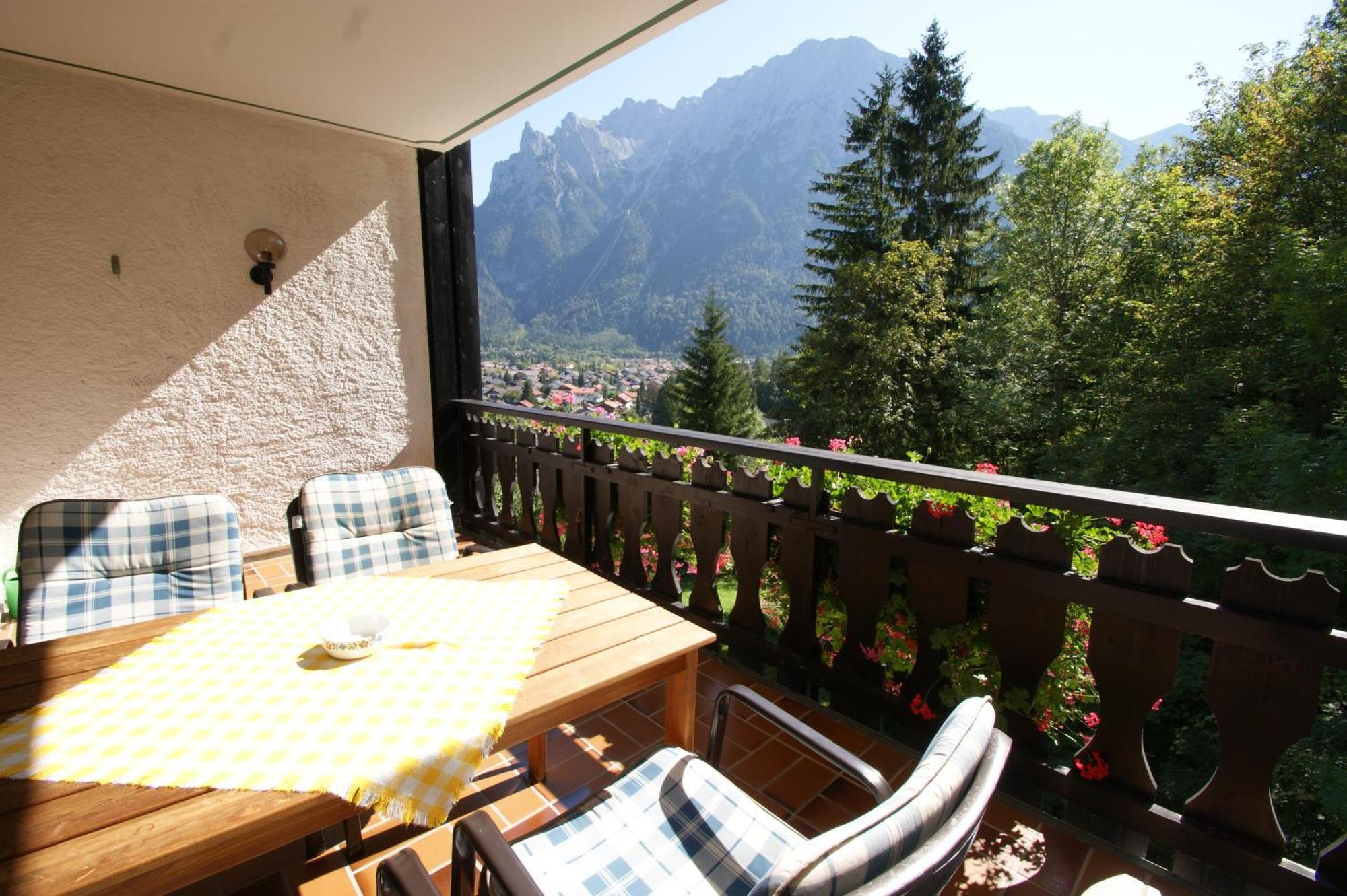 Gaestehaus Laerchenhang Mittenwald Exterior photo