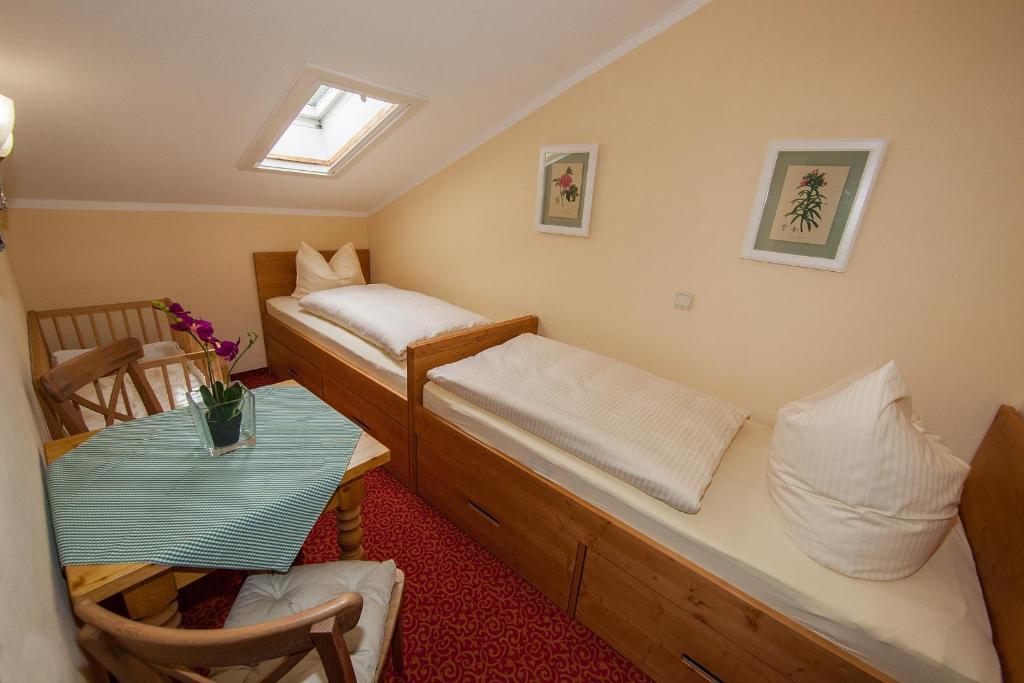 Gaestehaus Laerchenhang Mittenwald Room photo
