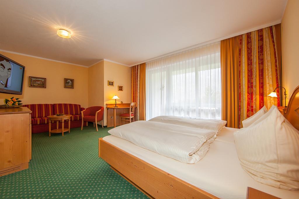 Gaestehaus Laerchenhang Mittenwald Exterior photo