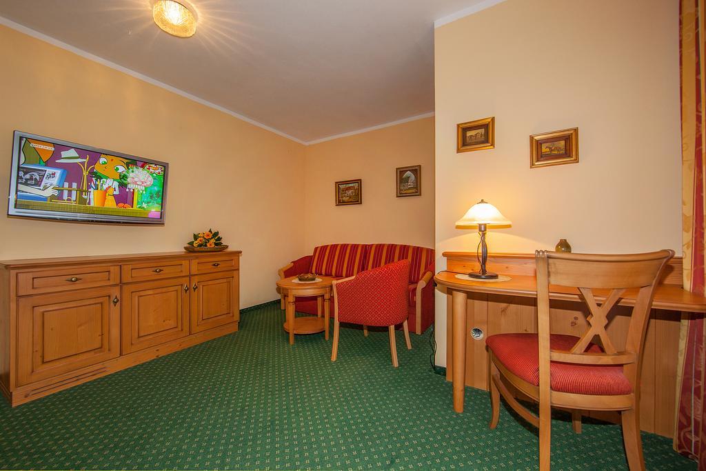 Gaestehaus Laerchenhang Mittenwald Exterior photo