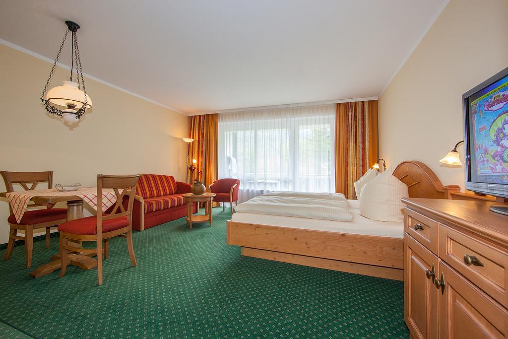 Gaestehaus Laerchenhang Mittenwald Exterior photo