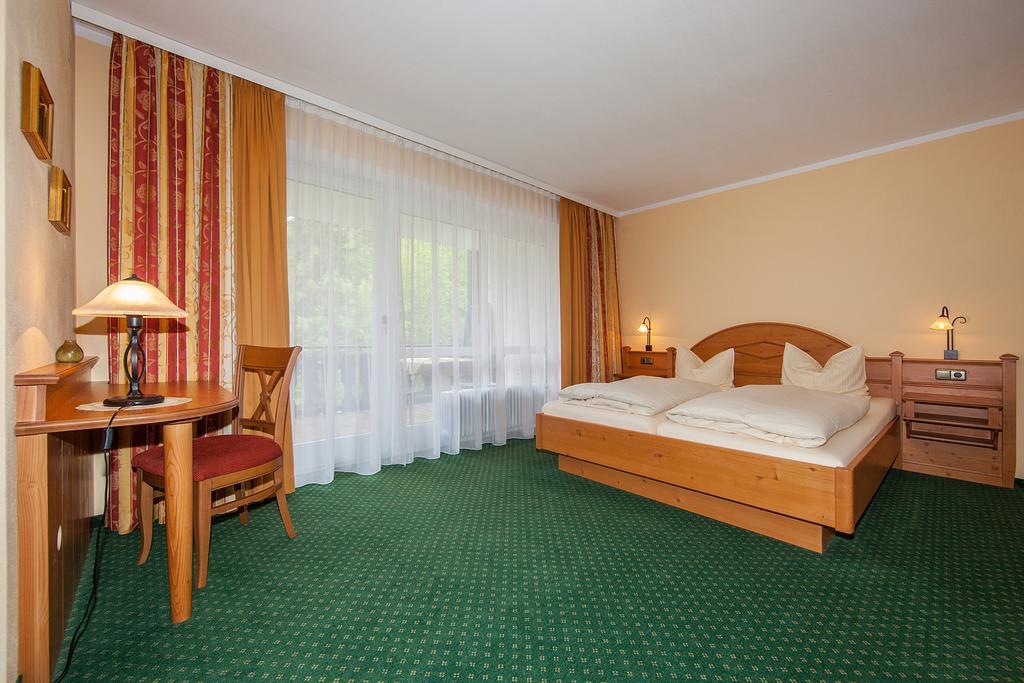 Gaestehaus Laerchenhang Mittenwald Exterior photo